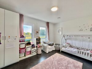 Zimmer 2, OG