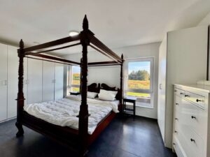 Zimmer 1, OG