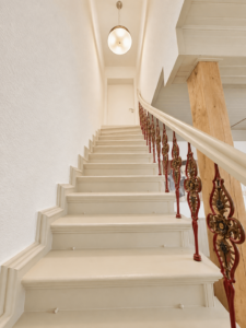 Treppe in das Obergeschoss