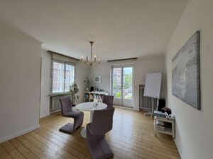 Zimmer 4, OG