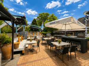 Biergarten und Arena